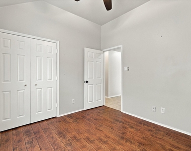 1653 Glenmore Drive - Photo Thumbnail 34