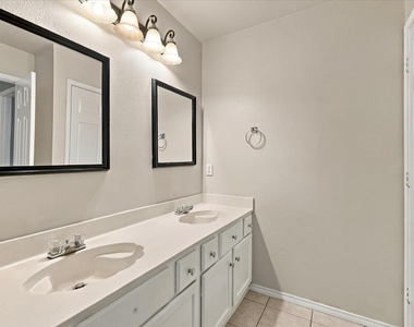 1653 Glenmore Drive - Photo Thumbnail 36