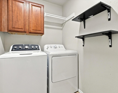 1653 Glenmore Drive - Photo Thumbnail 38