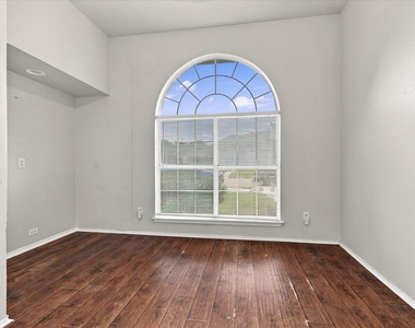 1653 Glenmore Drive - Photo Thumbnail 15