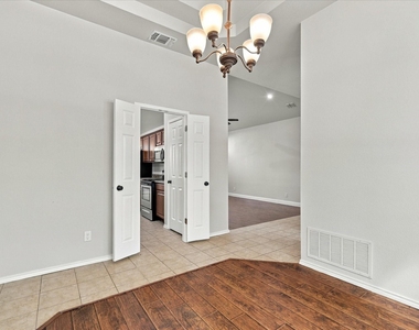 1653 Glenmore Drive - Photo Thumbnail 13