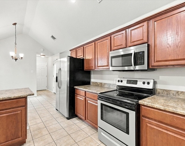 1653 Glenmore Drive - Photo Thumbnail 18
