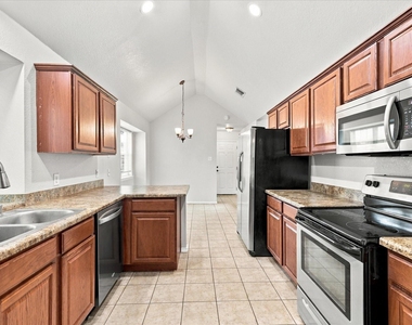 1653 Glenmore Drive - Photo Thumbnail 20