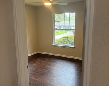 7254 Edgerton Drive - Photo Thumbnail 10