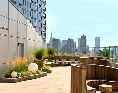 505 West 37th Street - Photo Thumbnail 6