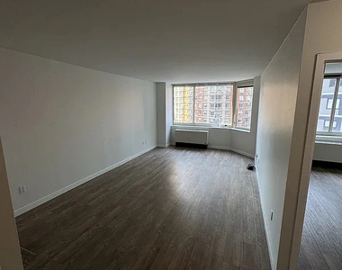 250 West 50th Street - Photo Thumbnail 1