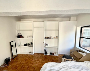 West 34th Street - Photo Thumbnail 4