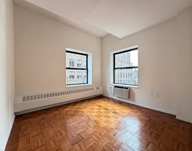 West 34th Street - Photo Thumbnail 2
