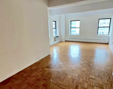 West 34th Street - Photo Thumbnail 1
