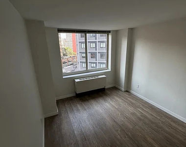 250 West 50th Street - Photo Thumbnail 1
