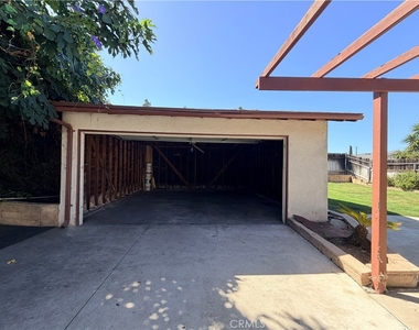 3007 Norsewood Drive - Photo Thumbnail 21