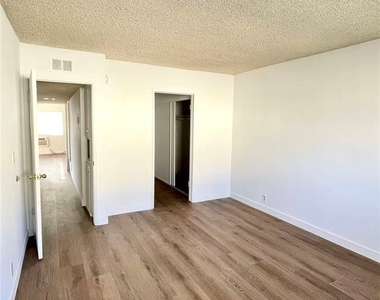 922 W Duarte Rd - Photo Thumbnail 8