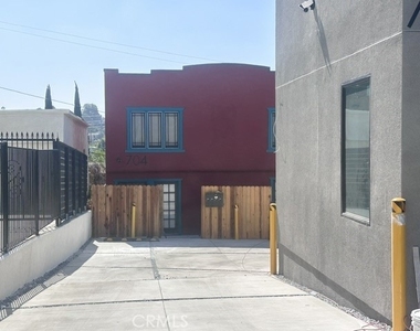 704 N Occidental Boulevard - Photo Thumbnail 9