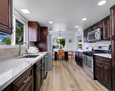 8017 Cambridge Avenue - Photo Thumbnail 9