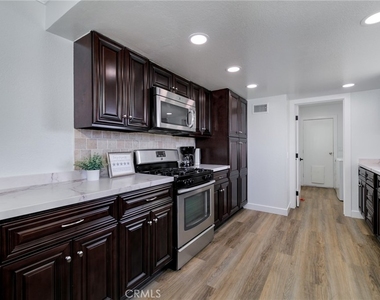 8017 Cambridge Avenue - Photo Thumbnail 10