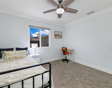 8017 Cambridge Avenue - Photo Thumbnail 14