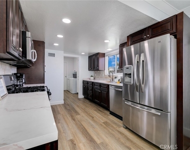 8017 Cambridge Avenue - Photo Thumbnail 11