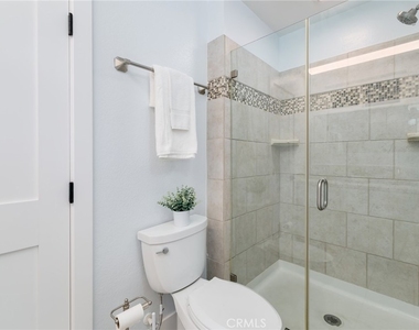 8017 Cambridge Avenue - Photo Thumbnail 20