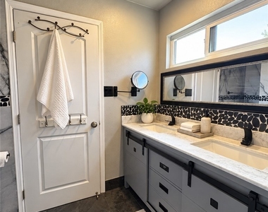 1652 La Golondrina Avenue - Photo Thumbnail 4