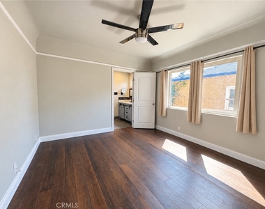 1652 La Golondrina Avenue - Photo Thumbnail 3