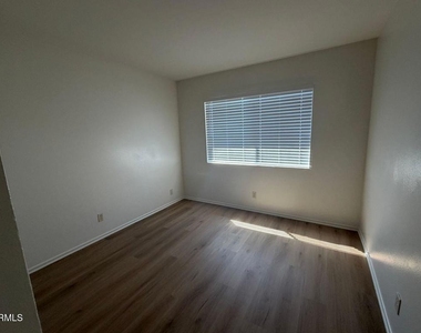 1205 Snipe Avenue - Photo Thumbnail 5