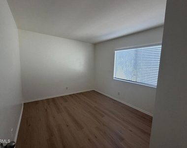 1205 Snipe Avenue - Photo Thumbnail 4