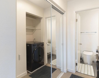 1340 E Hillcrest Drive - Photo Thumbnail 10