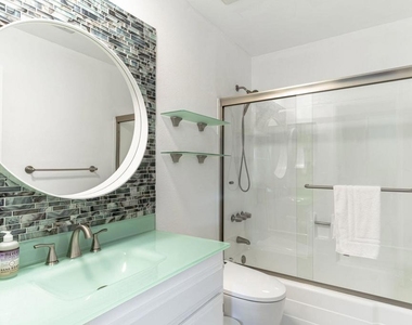 1340 E Hillcrest Drive - Photo Thumbnail 5