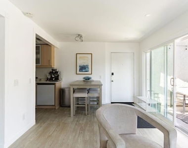 1340 E Hillcrest Drive - Photo Thumbnail 1