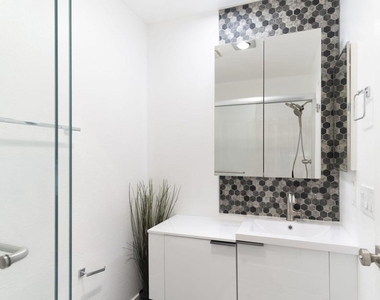 1340 E Hillcrest Drive - Photo Thumbnail 11