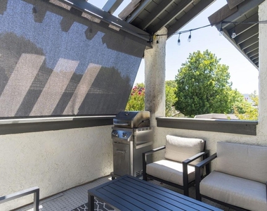 1340 E Hillcrest Drive - Photo Thumbnail 18