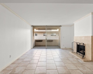 5325 Newcastle Avenue - Photo Thumbnail 6