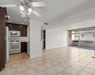 5325 Newcastle Avenue - Photo Thumbnail 2