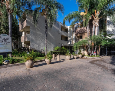 5325 Newcastle Avenue - Photo Thumbnail 29