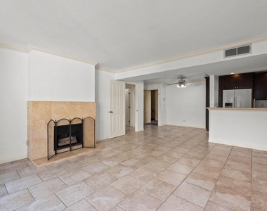 5325 Newcastle Avenue - Photo Thumbnail 10
