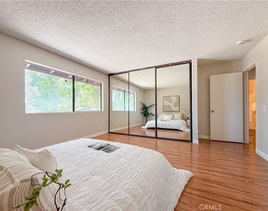 1034 E Romney Drive - Photo Thumbnail 24