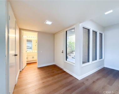 1034 E Romney Drive - Photo Thumbnail 36