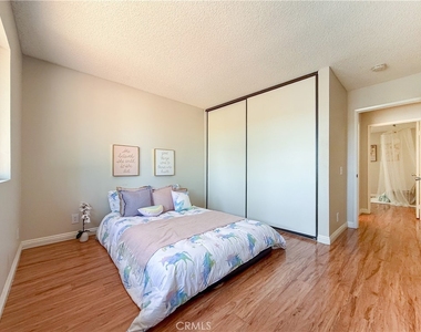 1034 E Romney Drive - Photo Thumbnail 29