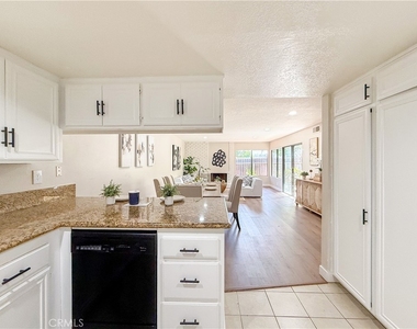 1034 E Romney Drive - Photo Thumbnail 10