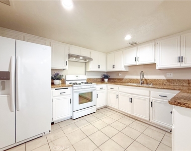 1034 E Romney Drive - Photo Thumbnail 8