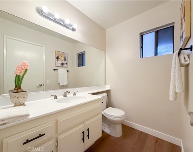 1034 E Romney Drive - Photo Thumbnail 13