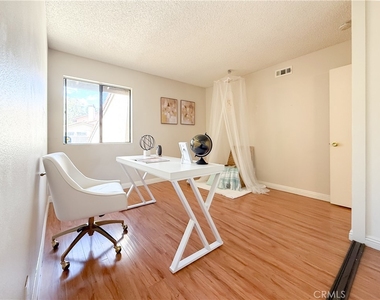1034 E Romney Drive - Photo Thumbnail 27