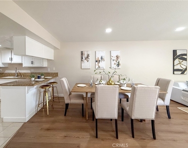 1034 E Romney Drive - Photo Thumbnail 6