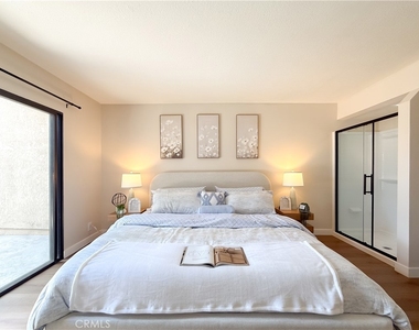 1034 E Romney Drive - Photo Thumbnail 15