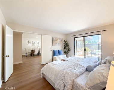 1034 E Romney Drive - Photo Thumbnail 17