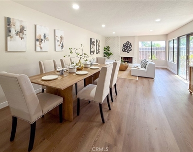 1034 E Romney Drive - Photo Thumbnail 5