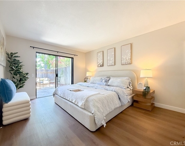 1034 E Romney Drive - Photo Thumbnail 16