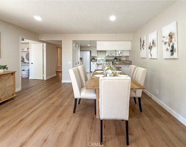 1034 E Romney Drive - Photo Thumbnail 7