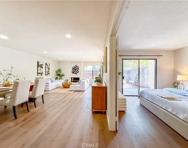 1034 E Romney Drive - Photo Thumbnail 12