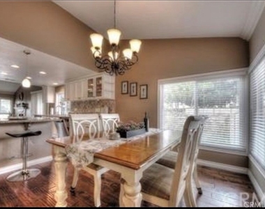 2543 Farview - Photo Thumbnail 6